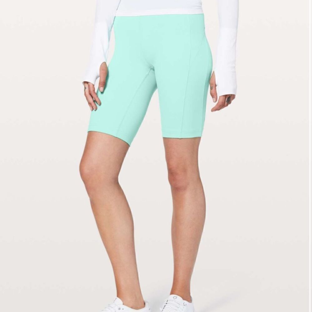 Lululemon On Pace Biker mint green Shorts *10" inseam size 4